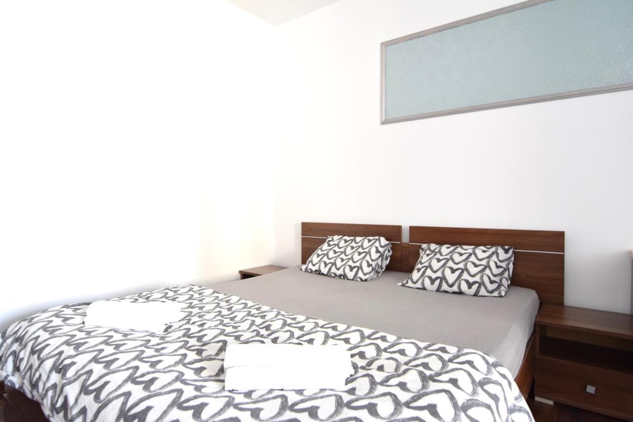 Resedinta Luterana Apartment Букурещ Екстериор снимка