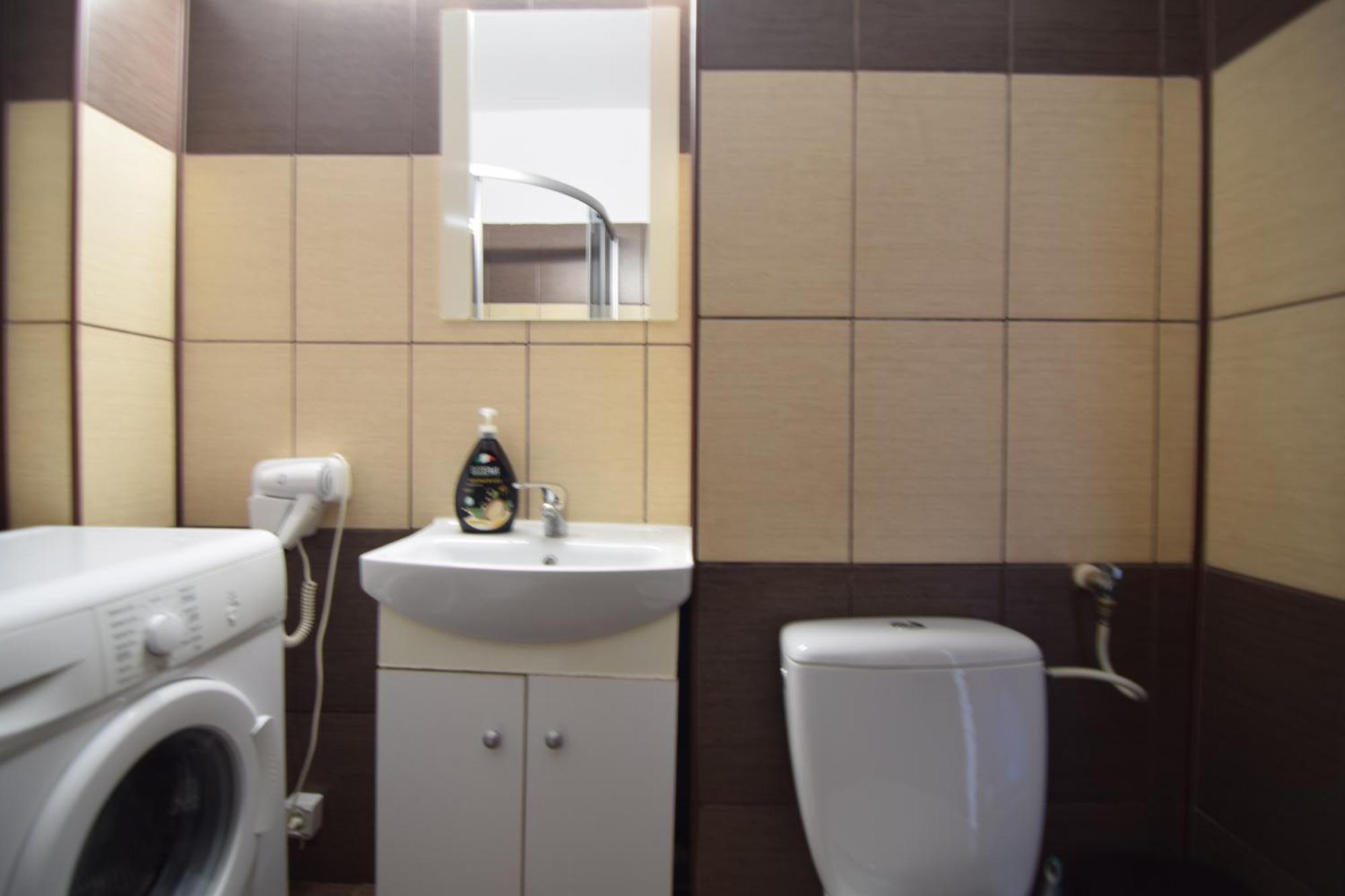 Resedinta Luterana Apartment Букурещ Екстериор снимка