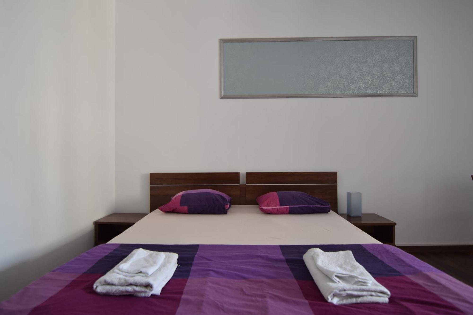 Resedinta Luterana Apartment Букурещ Екстериор снимка