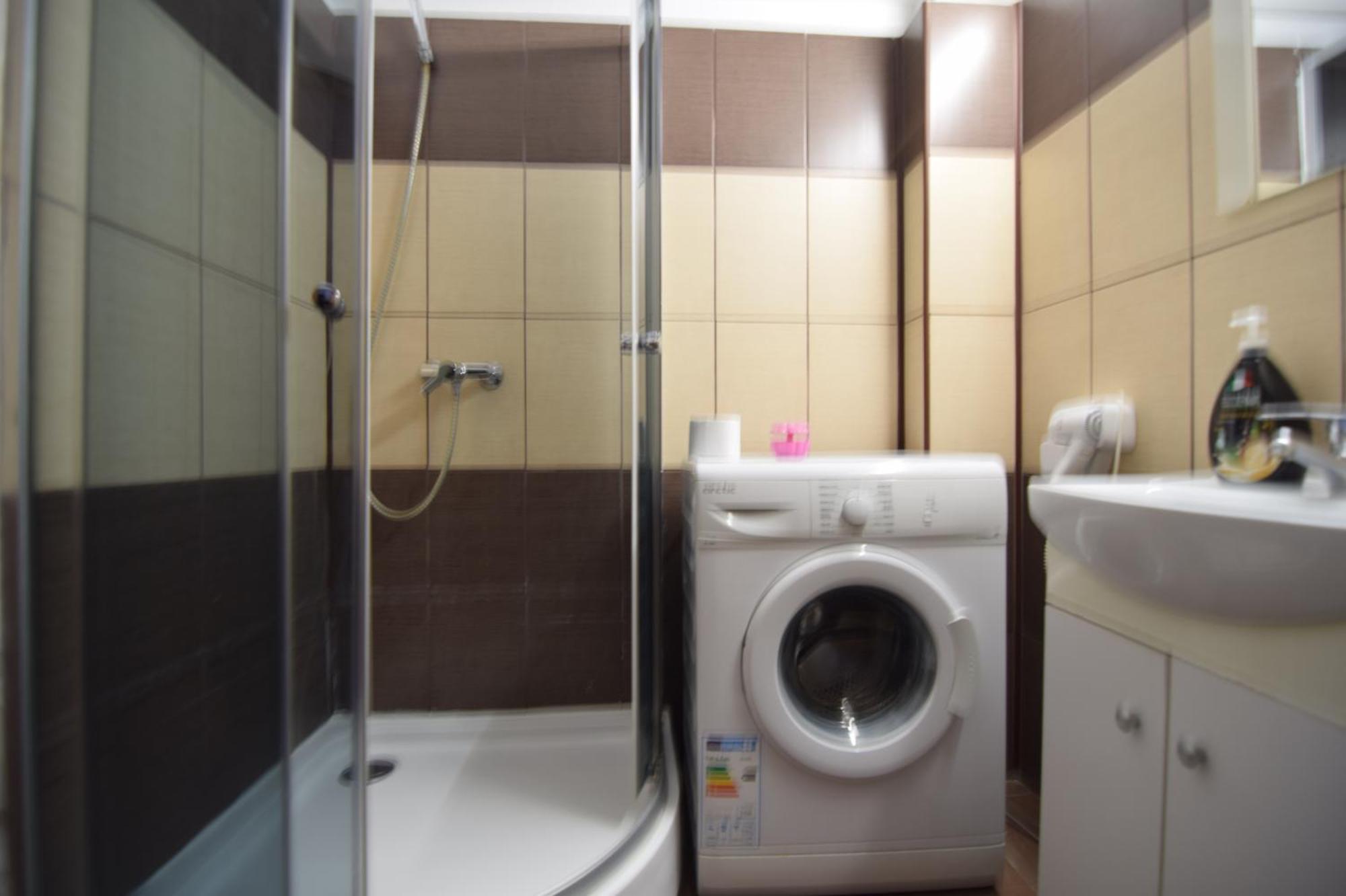 Resedinta Luterana Apartment Букурещ Екстериор снимка
